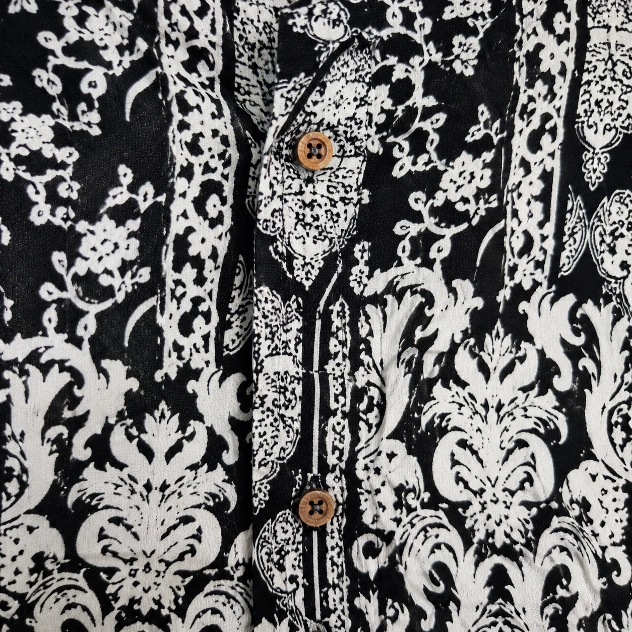 Premium Tee Black & White Paisley Printed
