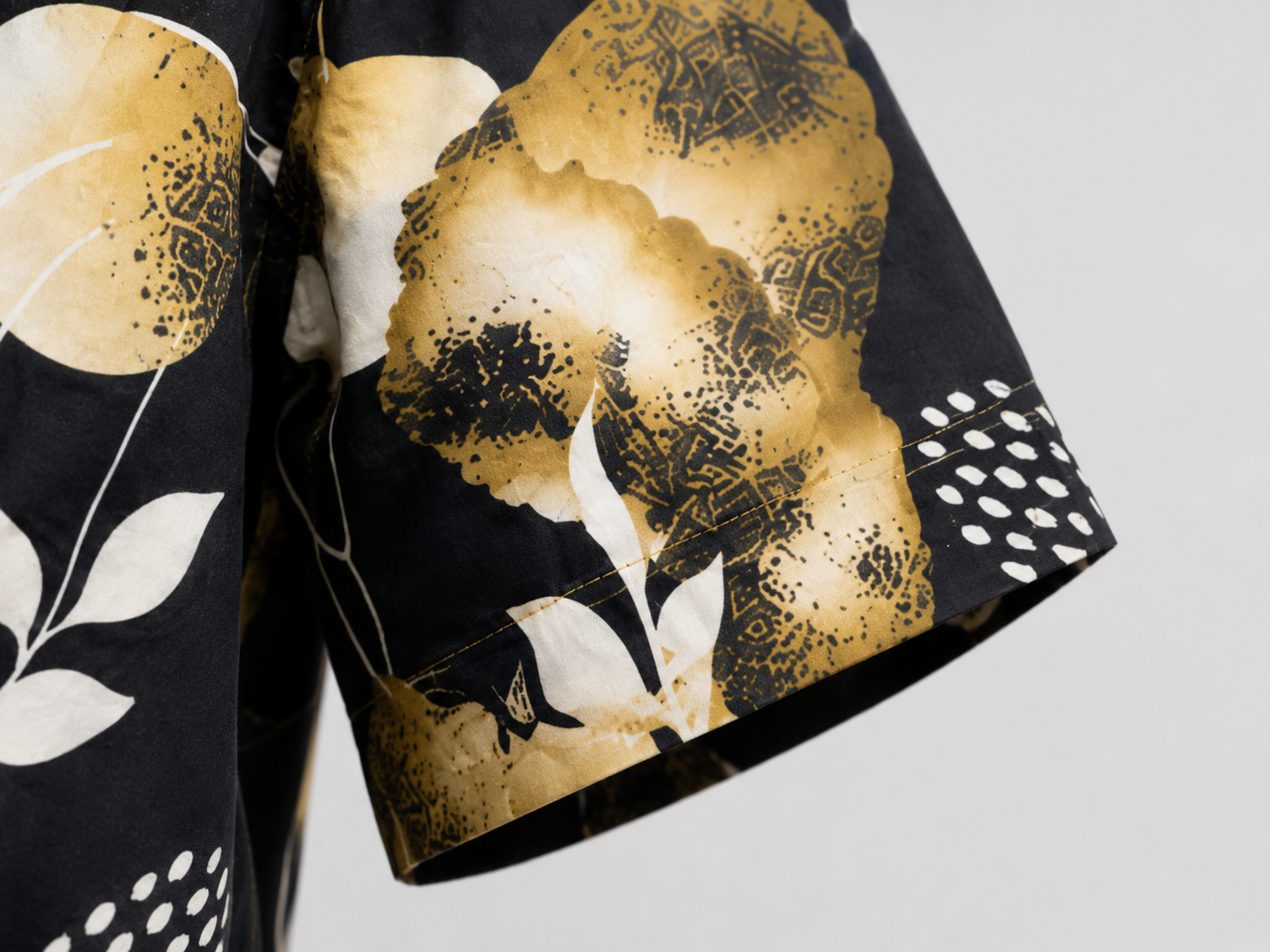Premium Tee Gold & White Botanical
