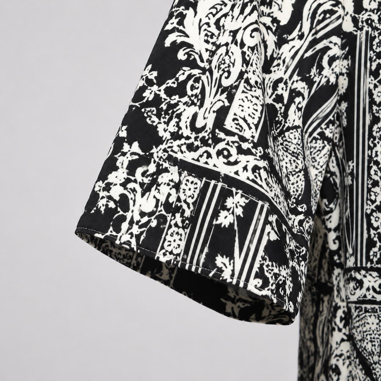 Premium Tee Black & White Paisley Printed